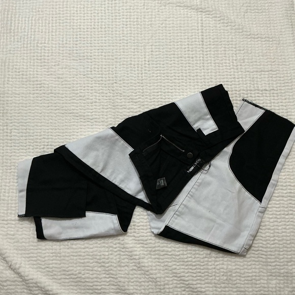 Fashion Nova Black and White Straight Leg Pants - Picture 4 of 4